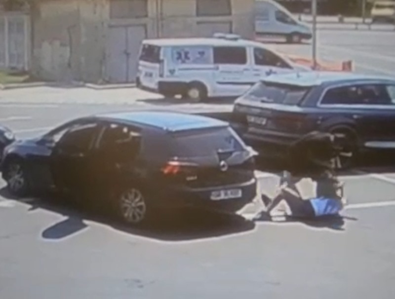 VIDEO. Bacău. Tentativă de răpire înregistrată în direct 1 VIDEO. Bacău. Tentativă de răpire înregistrată în direct