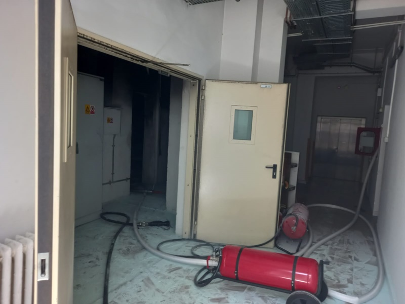 FOTO. Iași. Incendiu la Maternitatea Cuza Vodă. Planul roșu de intervenție a fost activat. 224 de pacienți evacuați