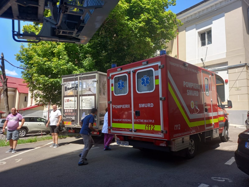 FOTO. Iași. Incendiu la Maternitatea Cuza Vodă. Planul roșu de intervenție a fost activat. 224 de pacienți evacuați