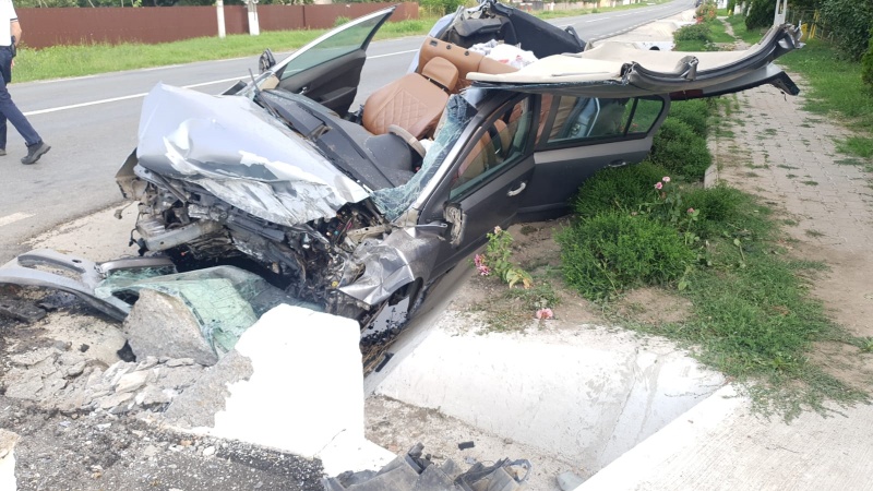Vaslui. FOTO. O persoană a rămas încarcerată în urma unui accident