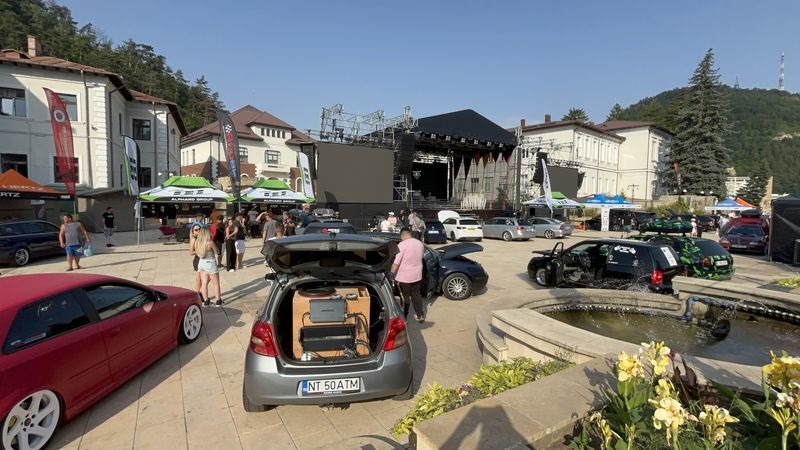 Imagini de la a doua zi a Tuning Fest Piatra Neamț