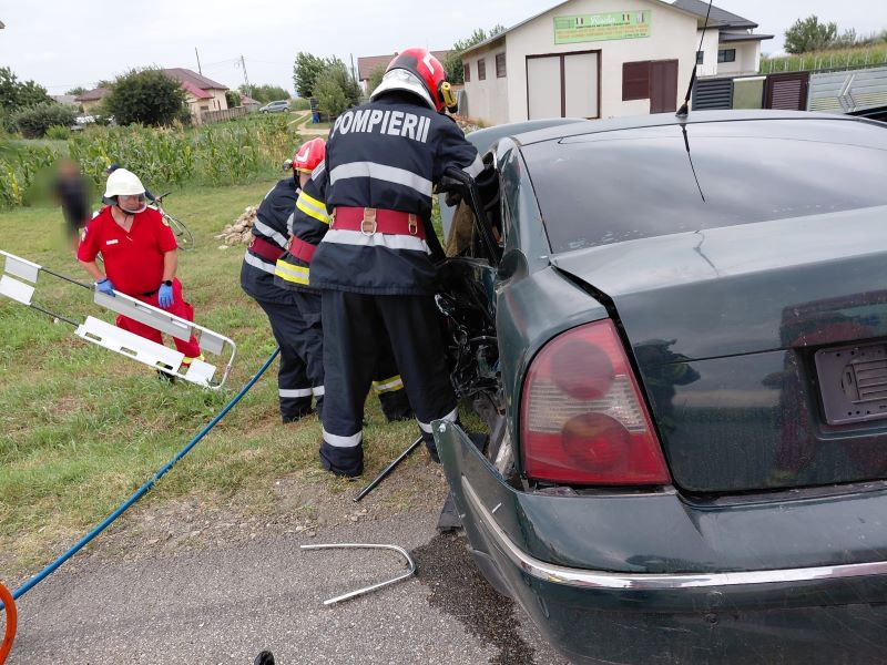 Știre actualizată. Accident pe E 85. O persoană a rămas încarcerată