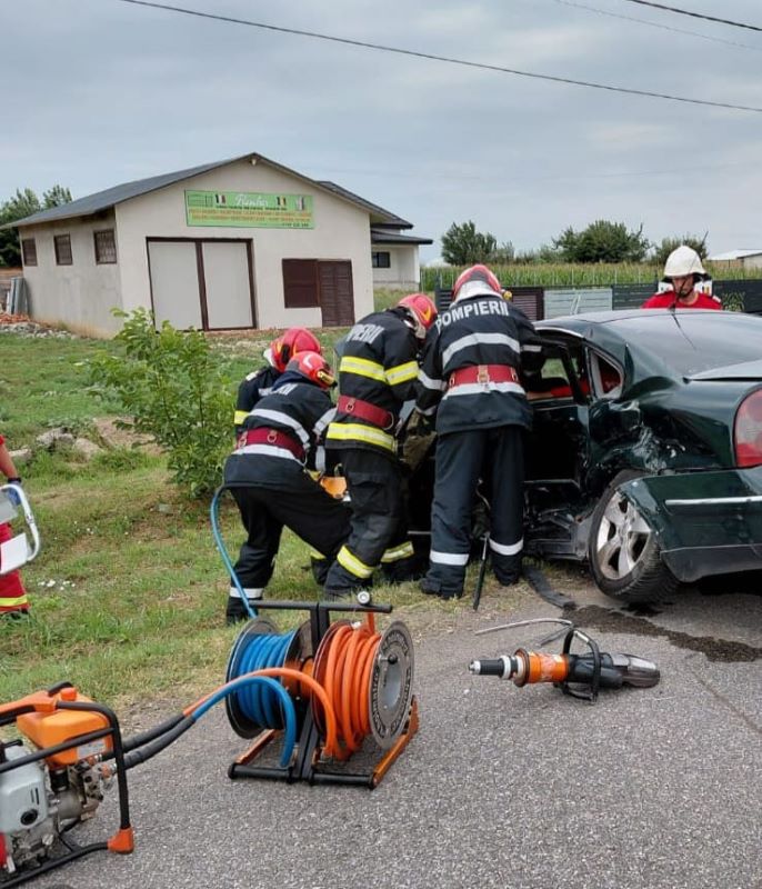 Știre actualizată. Accident pe E 85. O persoană a rămas încarcerată 1 Știre actualizată. Accident pe E 85. O persoană a rămas încarcerată