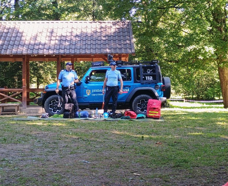 Weekend cu lecții de siguranță montană pentru peste 150 de copii, alături de jandarmii nemțeni