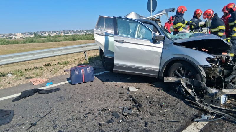 Vaslui. Video- foto. Un bărbat a murit zdrobit de un TIR cu fructe