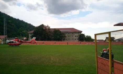 Neamț. Bărbat rănit grav după ce a căzut de la înălțime și a fost străpuns de o țeavă