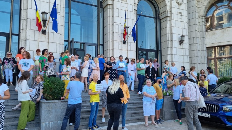 Sindicatele din administrație vorbesc despre blocaj după tăierea a 40.000 de posturi 2 Sindicatele din administrație vorbesc despre blocaj după tăierea a 40.000 de posturi