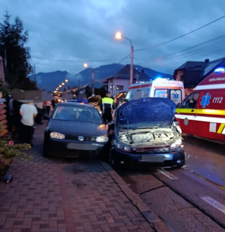 Accident la Câmpulung Moldovenesc. Două persoane rănite în urma unui carambol cu patru mașini 4 Accident la Câmpulung Moldovenesc. Două persoane rănite în urma unui carambol cu patru mașini