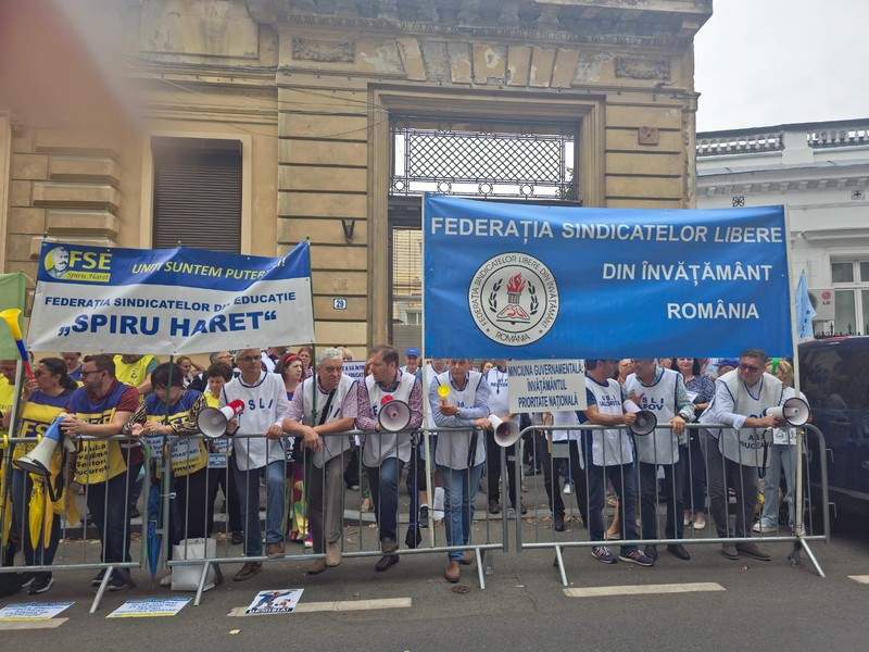 Sindicatele din educație îl acuză pe premierul Ilie Bolojan de dezinformare și iau în calcul boicotarea începutului de an școlar_