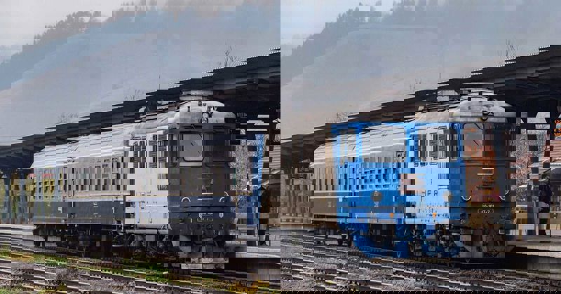 Bacău. Un tânăr și-a pierdut viața după ce s-a aruncat în fața unui tren