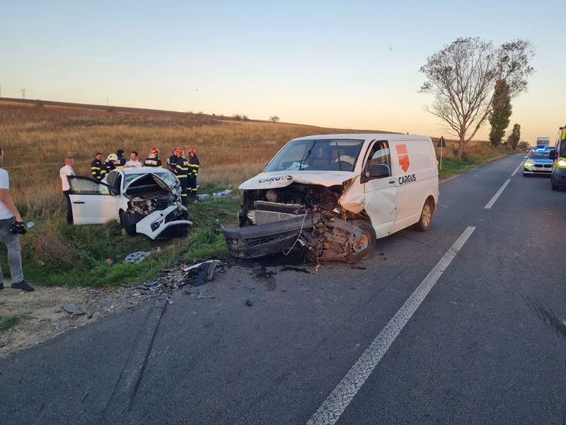 FOTO. Iași. O femeie și-a pierdut viața și două persoane au fost rănite într-un accident la Lețcani 1 FOTO. Iași. O femeie și-a pierdut viața și două persoane au fost rănite într-un accident la Lețcani
