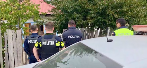 Bacău. Trei bărbați au fost reținuți după ce au distrus o mașină și au agresat două persoane