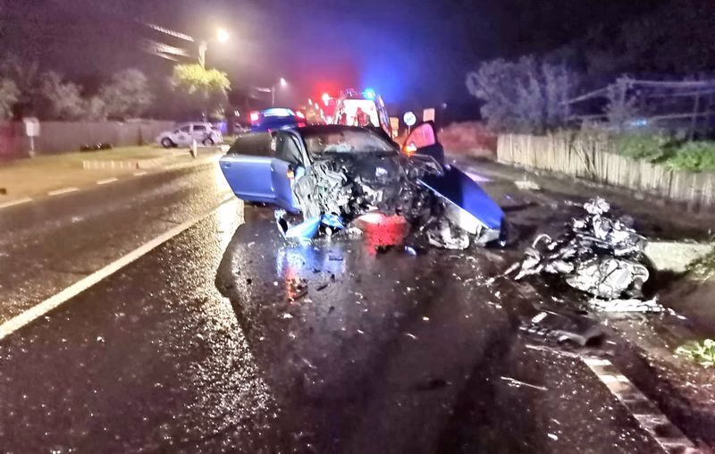 FOTO. Botoșani. Tânăr rănit după ce a intrat cu mașina într-un cap de pod