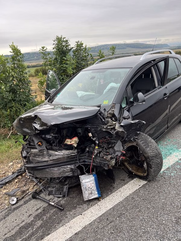 FOTO. Suceava. Accident între trei autoturisme. Trei persoane au fost rănite 3 FOTO. Suceava. Accident între trei autoturisme. Trei persoane au fost rănite