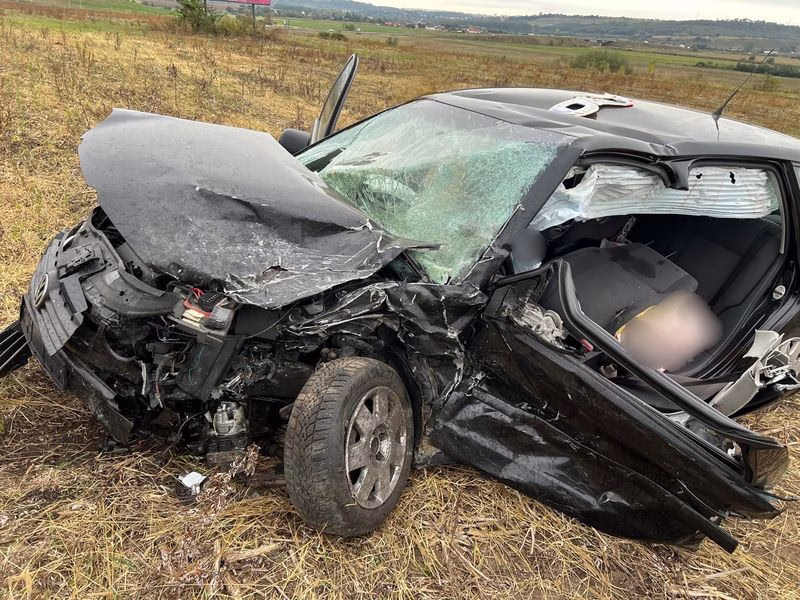 FOTO. Suceava. Accident între trei autoturisme. Trei persoane au fost rănite