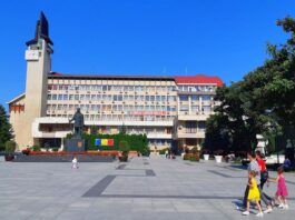 Vaslui Tragedie în centrul municipiului Vaslui. Un băiețel a murit electrocutat la un spot de iluminat public_