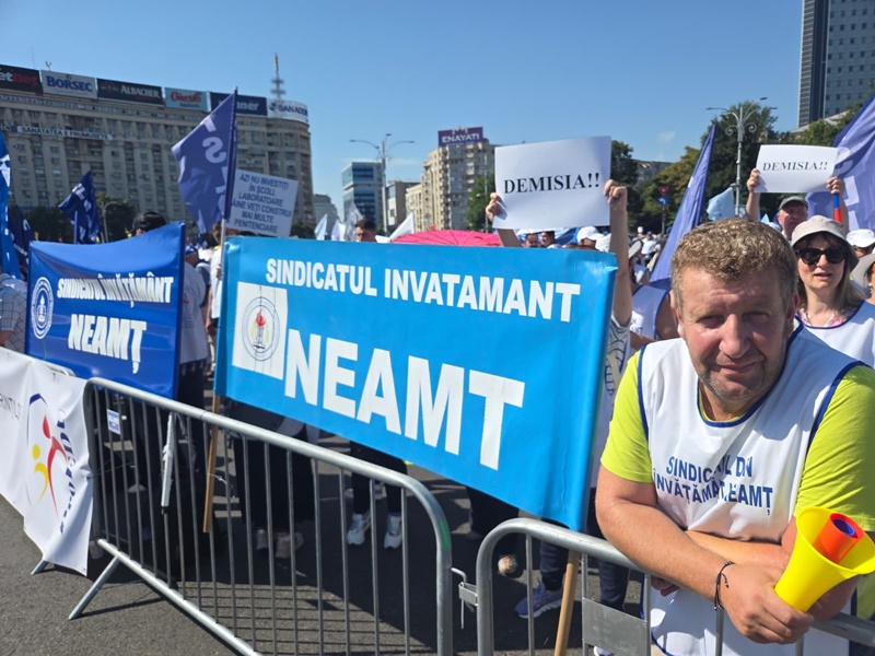 Video-foto. Miting și marș de protest al profesorilor în prima zi de școală 2 Video-foto. Miting și marș de protest al profesorilor în prima zi de școală