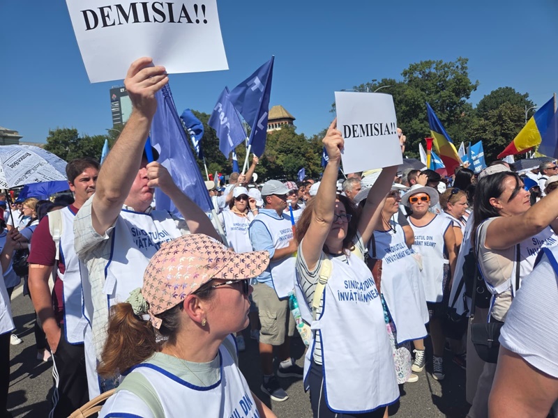 Video-foto. Miting și marș de protest al profesorilor în prima zi de școală 1 Video-foto. Miting și marș de protest al profesorilor în prima zi de școală