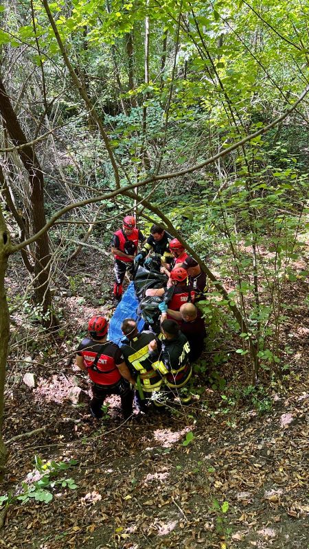 Tragedie la Bicaz. O persoană și-a pierdut viața după ce a alunecat în pădure