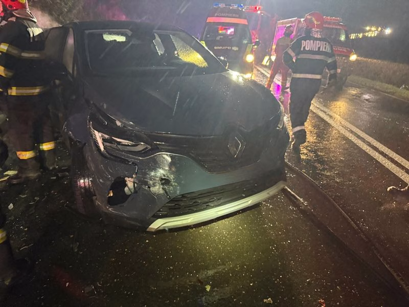 Suceava. Accident în lanț cu patru mașini implicate și trei persoane transportate la spital 8 Suceava. Accident în lanț cu patru mașini implicate și trei persoane transportate la spital