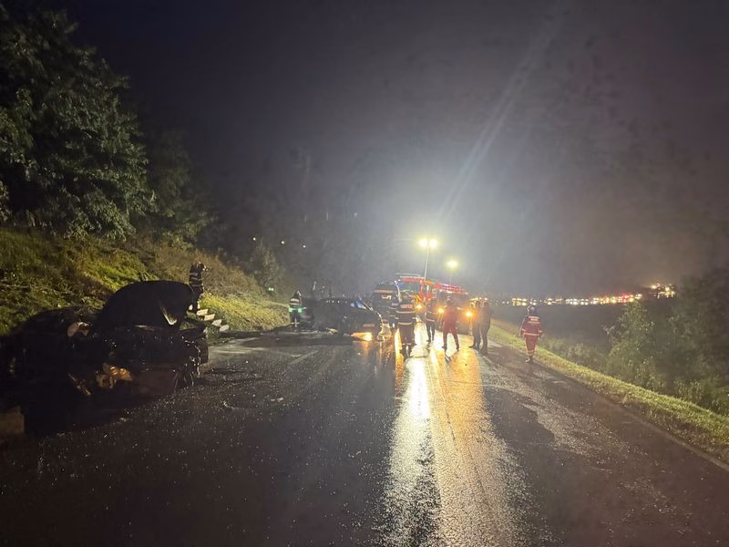 Suceava. Accident în lanț cu patru mașini implicate și trei persoane transportate la spital