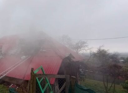 Incendiu puternic la o locuință din Podoleni