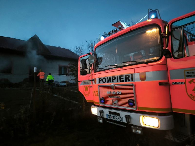 FOTO. Bărbat reținut pentru că a incendiat casa părintească