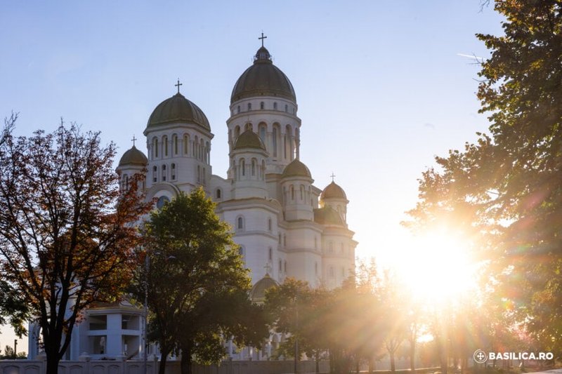 Sfințirea picturii Catedralei Naționale, în prezența Patriarhului Ecumenic Bartolomeu I 3 Sfințirea picturii Catedralei Naționale, în prezența Patriarhului Ecumenic Bartolomeu I