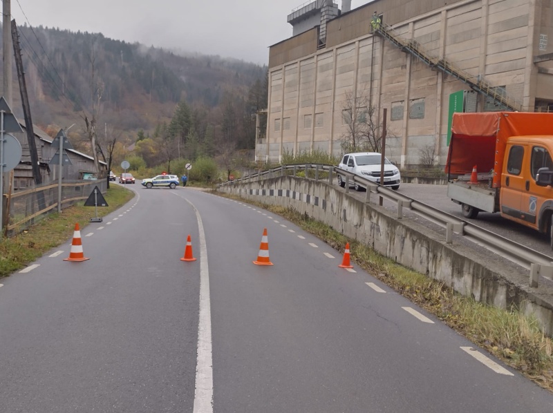 FOTO. DRDP intervine la Bicaz Chei pentru derocarea unei stânci cu pericol de prăbușire