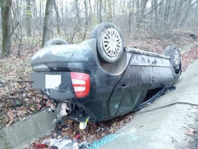 Botoșani. Un bărbat a ajuns la spital după ce s-a răsturnat cu mașina