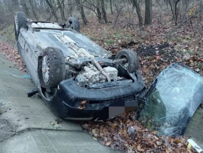 Botoșani. Un bărbat a ajuns la spital după ce s-a răsturnat cu mașina