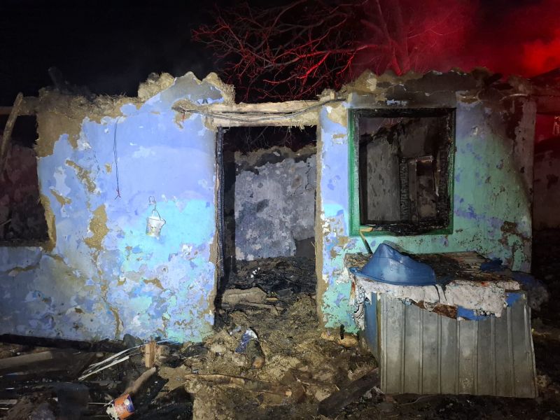 Bacău. Un bărbat și-a pierdut viața într-un incendiu care i-a mistuit locuința