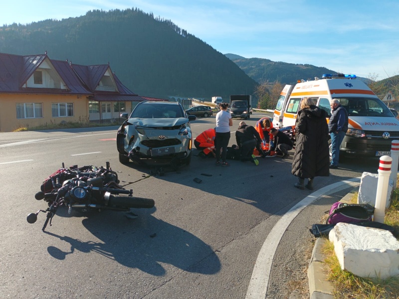 Știre actualizată. FOTO. Neamț. Accident la Poiana Largului - un motociclist a fost rănit
