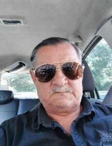 Fostul președinte al Partidei Romilor Neamț s-a împușcat în timpul unei transmisiuni live. A fost operat de urgență