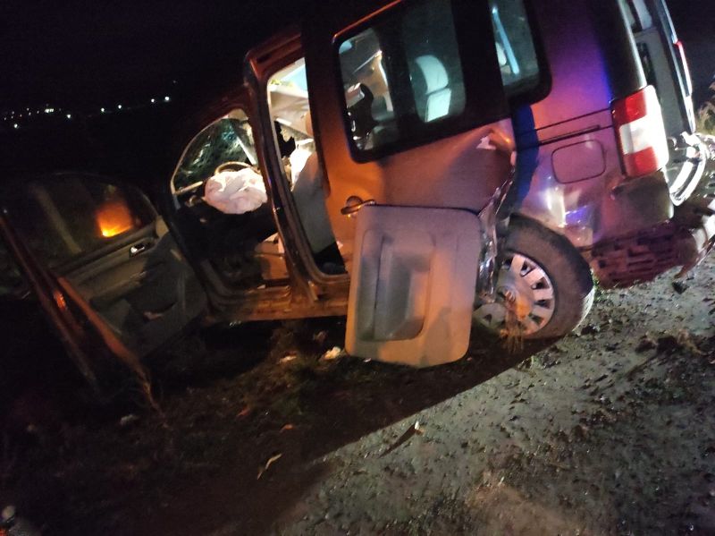 FOTO. Suceava. Două persoane rănite după ce un autoturism a fost lovit de tren