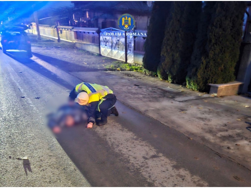 Biciclist în comă după ce a fost lovit de un autoturism. Polițiștii i-au acordat primul ajutor