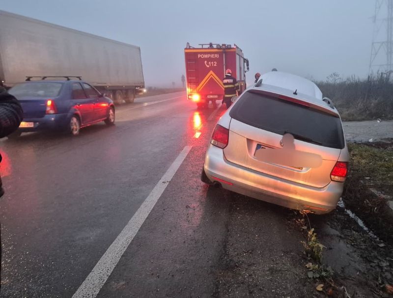 Accident la Săbăoani: un autoturism s-a oprit într-un cap de pod