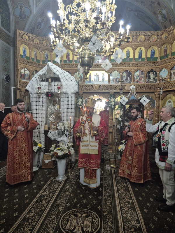 Video-Foto P.S. Nichifor Botoșăneanul, în mijlocul comunității din parohia Adormirea Maicii Domnului din Vânători-Neamț