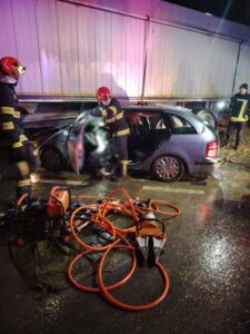 Bacău. Două persoane au murit în urma unui accident dintre un TIR și un autoturism