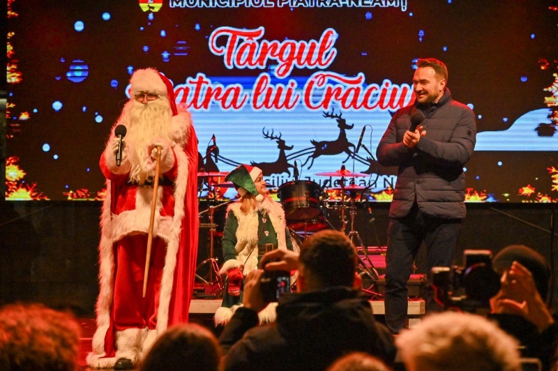 Moș Crăciun ajunge la Piatra-Neamț: întâlniri la căsuță și caravană prin oraș