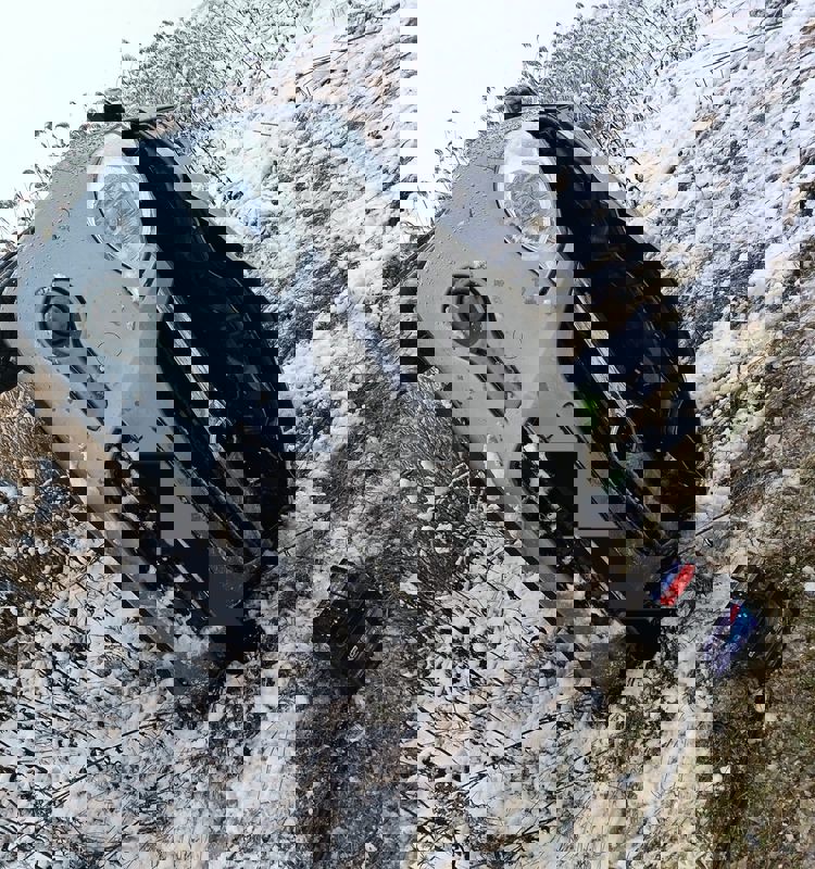 Botoșani. Mamă și fiică rănite într-un grav accident produs între două autoturisme