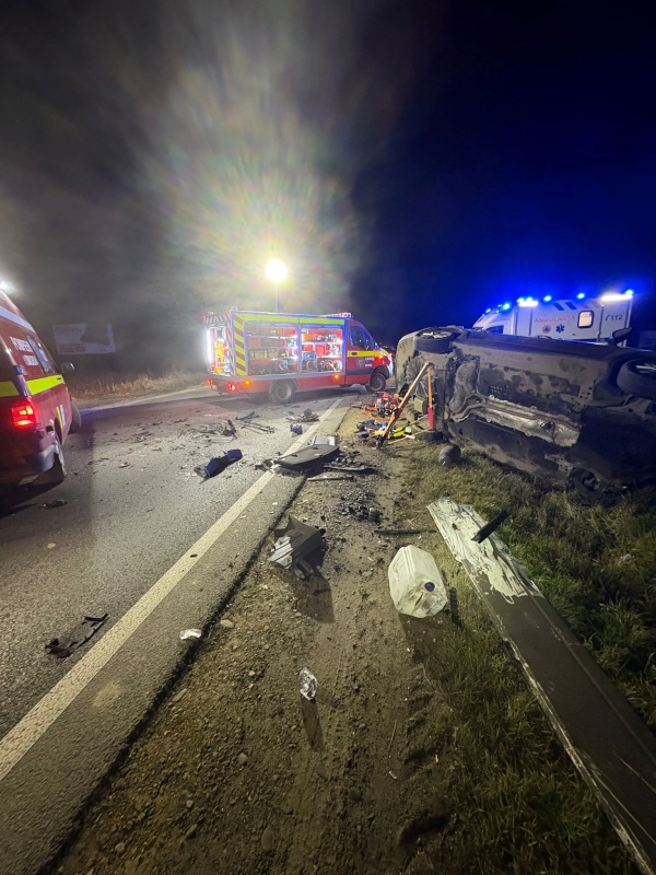 Suceava. Accident grav în Dărmănești - o persoană încarcerată după o coliziune între un autotren și o mașină 1 Suceava. Accident grav în Dărmănești - o persoană încarcerată după o coliziune între un autotren și o mașină