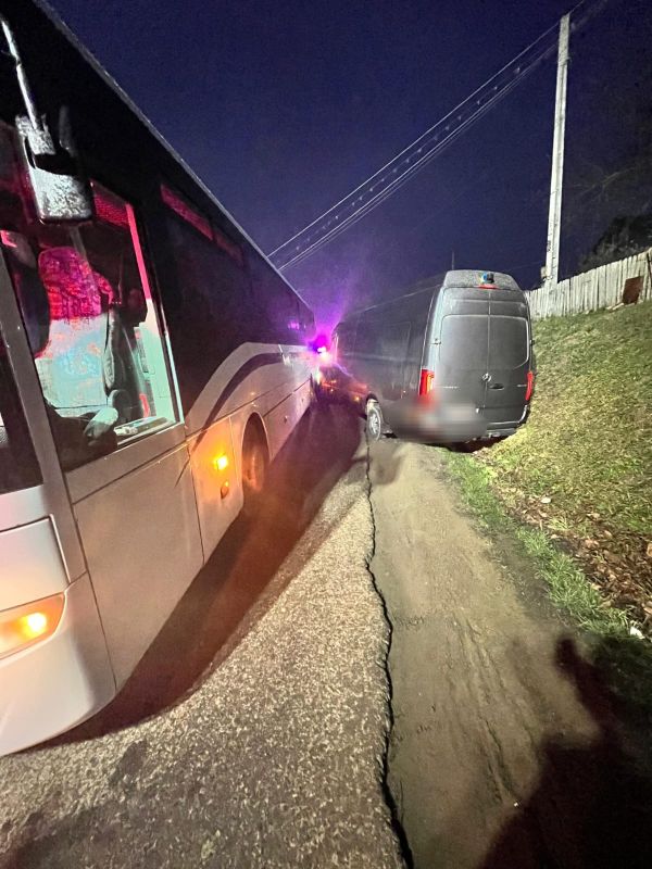 Botoșani: Autocar cu 40 de elevi implicat într-un accident