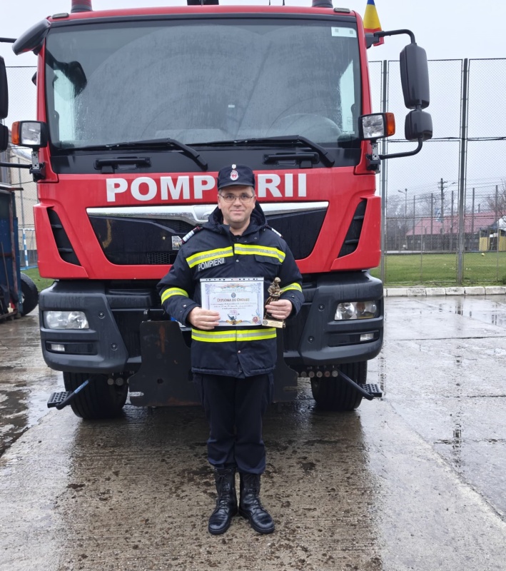 FOTO. Forțe ale ISU Neamț au participat la paradele militare de la Piatra Neamț și Roman. 6 ofițeri au fost avansați în rang 4 FOTO. Forțe ale ISU Neamț au participat la paradele militare de la Piatra Neamț și Roman. 6 ofițeri au fost avansați în rang