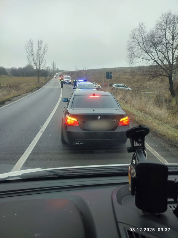 FOTO. Accident la Răucești - o mașină s-a răsturnat