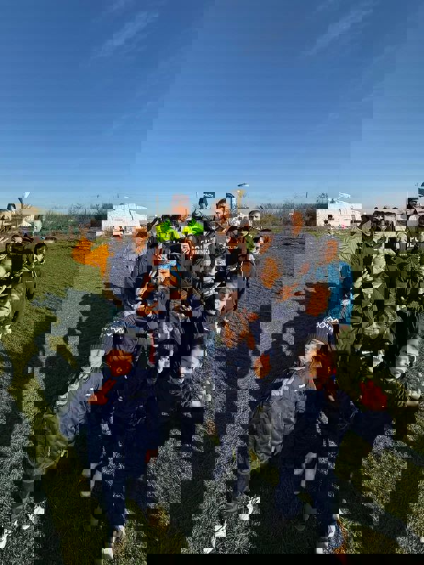 Proiect IPJ Neamț. "Tradiția faptelor bune" a ajuns, din nou, la copiii din strada Fabricii 3 Proiect IPJ Neamț. "Tradiția faptelor bune" a ajuns, din nou, la copiii din strada Fabricii