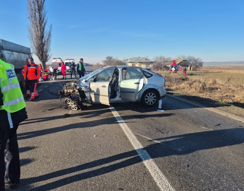 Accident grav pe E85, la ieșirea din Botești: cinci răniți, unul transportat cu elicopterul la Iași 3 Accident grav pe E85, la ieșirea din Botești: cinci răniți, unul transportat cu elicopterul la Iași