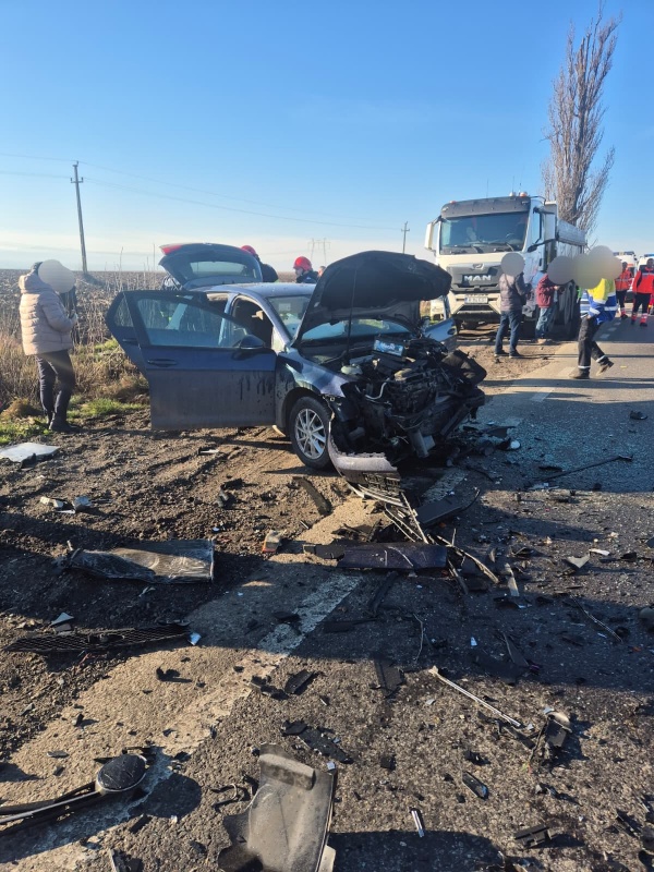 Accident grav pe E85, la ieșirea din Botești: cinci răniți, unul transportat cu elicopterul la Iași