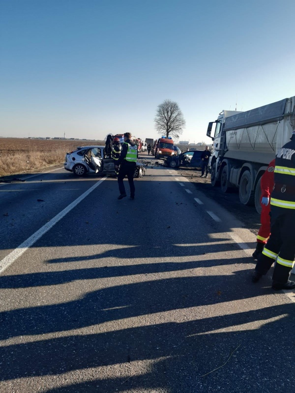 Accident grav pe E85, la ieșirea din Botești: cinci răniți, unul transportat cu elicopterul la Iași