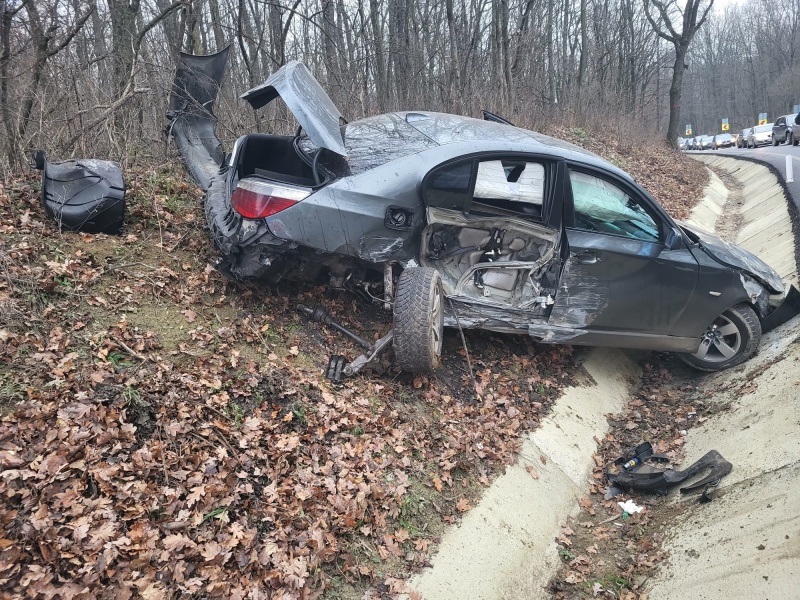 FOTO. 5 persoane au avut nevoie de îngrijiri medicale după un accident